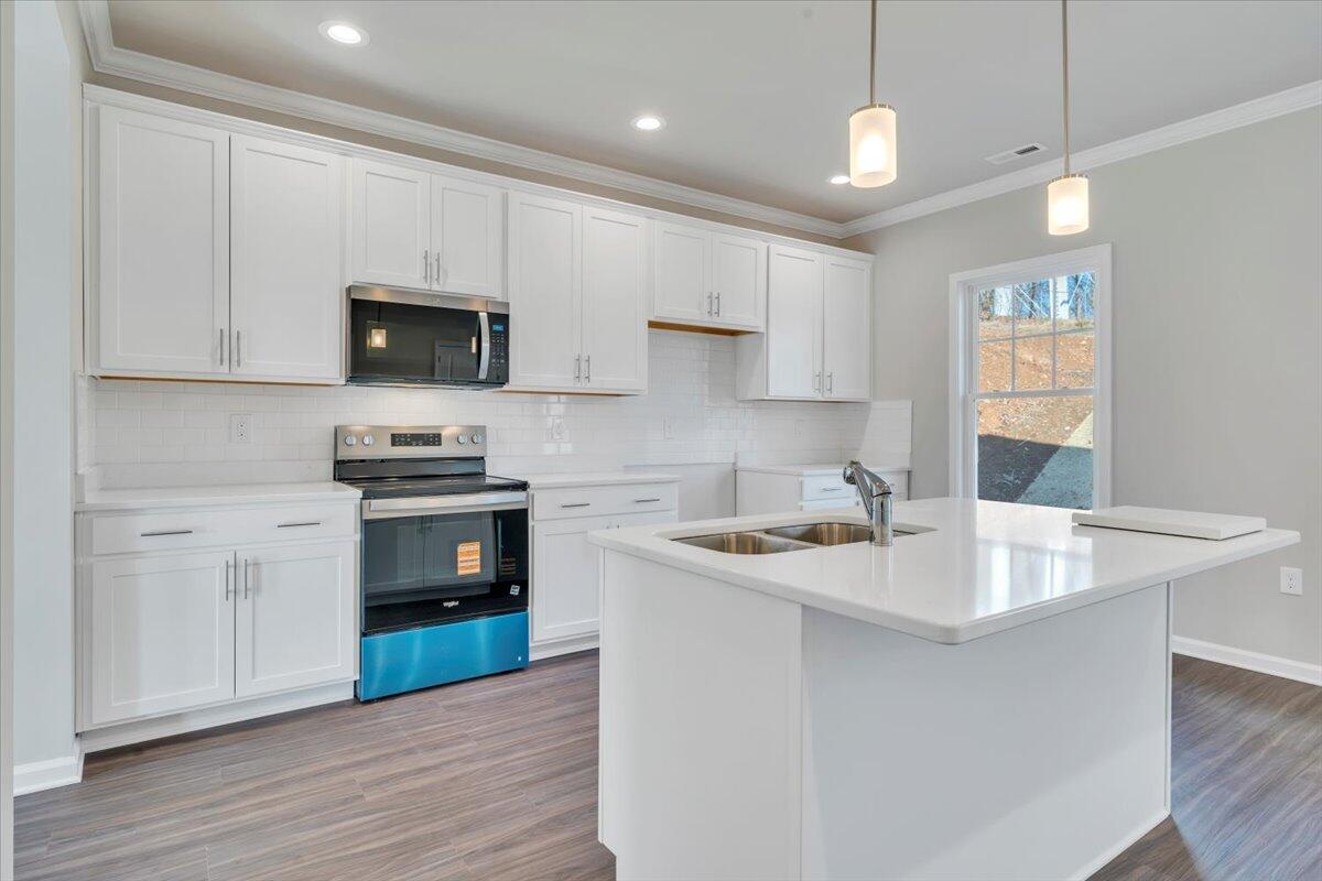 3728 Crescent Ridge Drive Southwest Roanoke, VA 24015 - Photo 7 of 25 8. Kitchen
