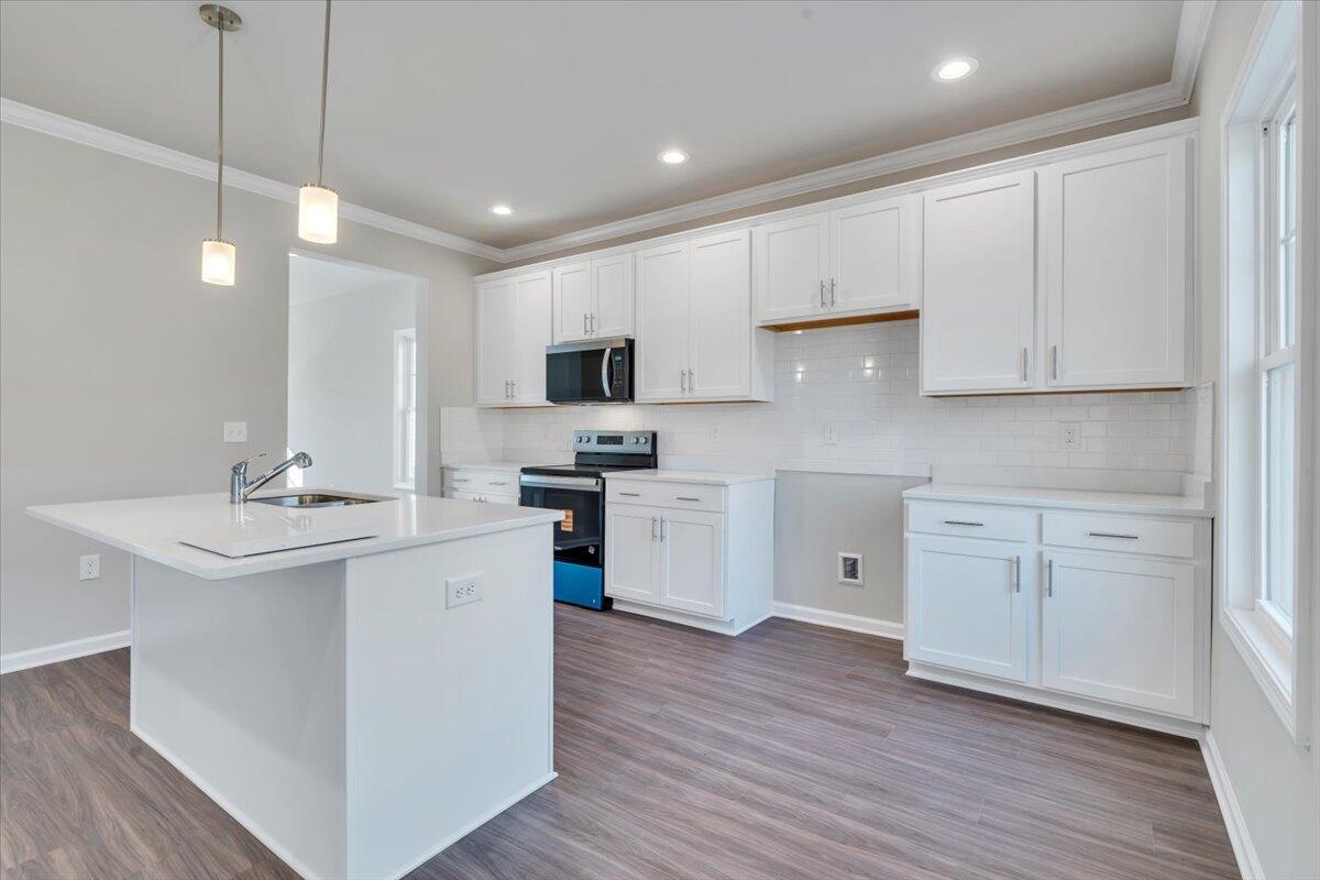 3728 Crescent Ridge Drive Southwest Roanoke, VA 24015 - Photo 8 of 25 9. Kitchen