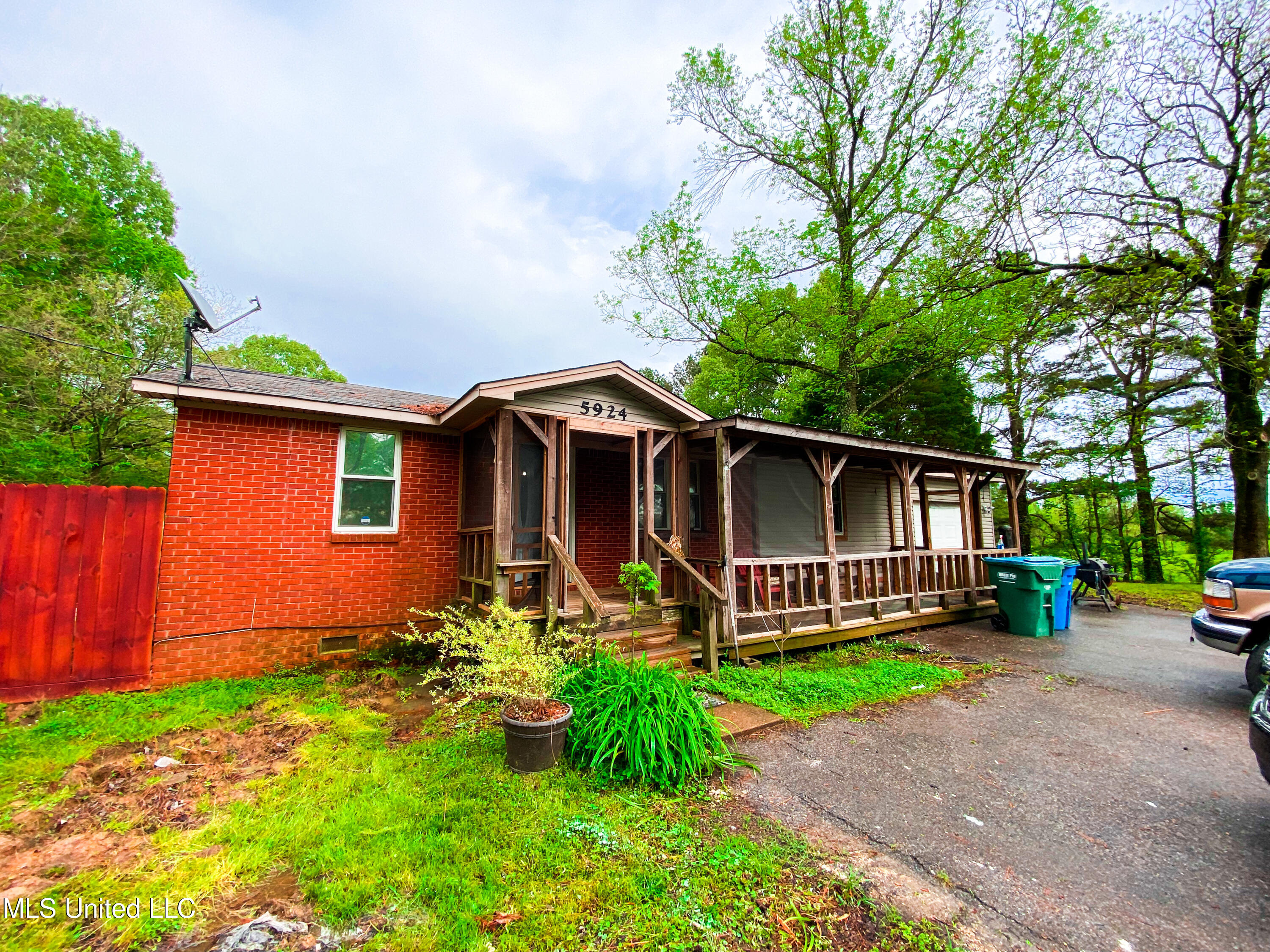 5924 Days Road Lake Cormorant, MS 38641 - Photo 1 of 4 front