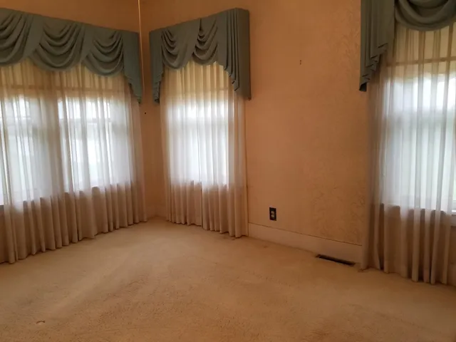 $144,750 | 319 North Myrtle Street, Eureka, KS 67045