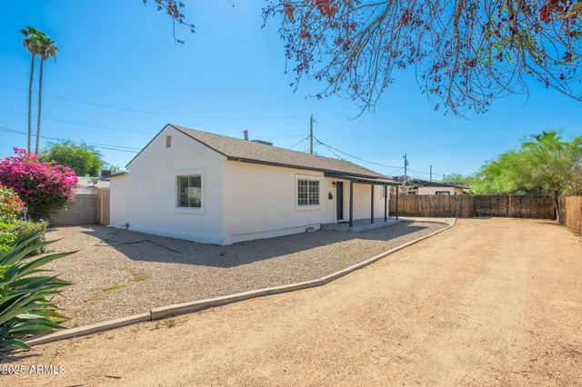 $1,800 | 913 West Highland Avenue, Phoenix, AZ 85013