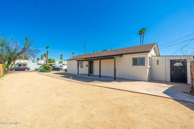 $1,800 | 913 West Highland Avenue, Phoenix, AZ 85013