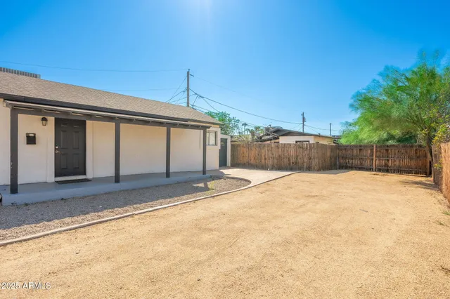 $1,800 | 913 West Highland Avenue, Phoenix, AZ 85013