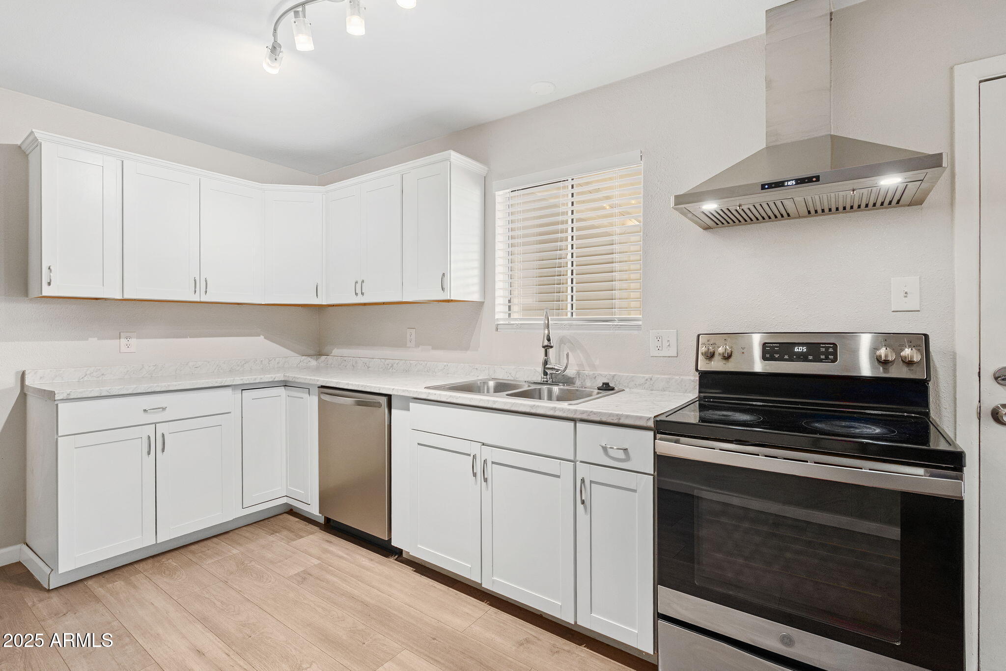 913 West Highland Avenue Phoenix, AZ 85013 - Photo 8 of 25 913 W Highland Avenue