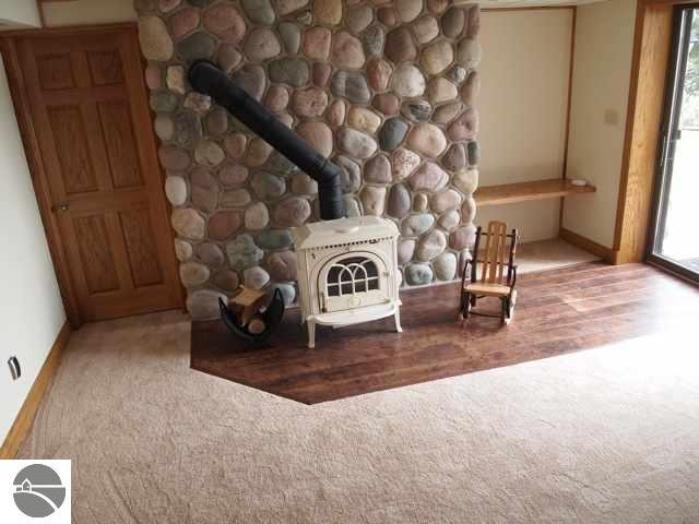 6131 South Betsie River Road Interlochen, MI 49643 - Photo 11 of 31 1745950-10.JPG