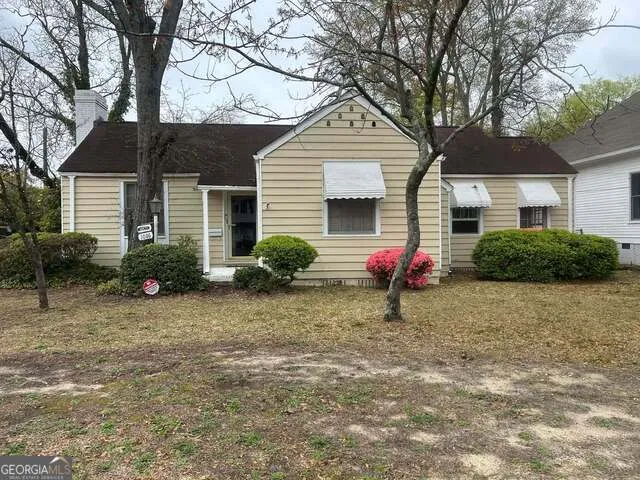 a view of house with yard