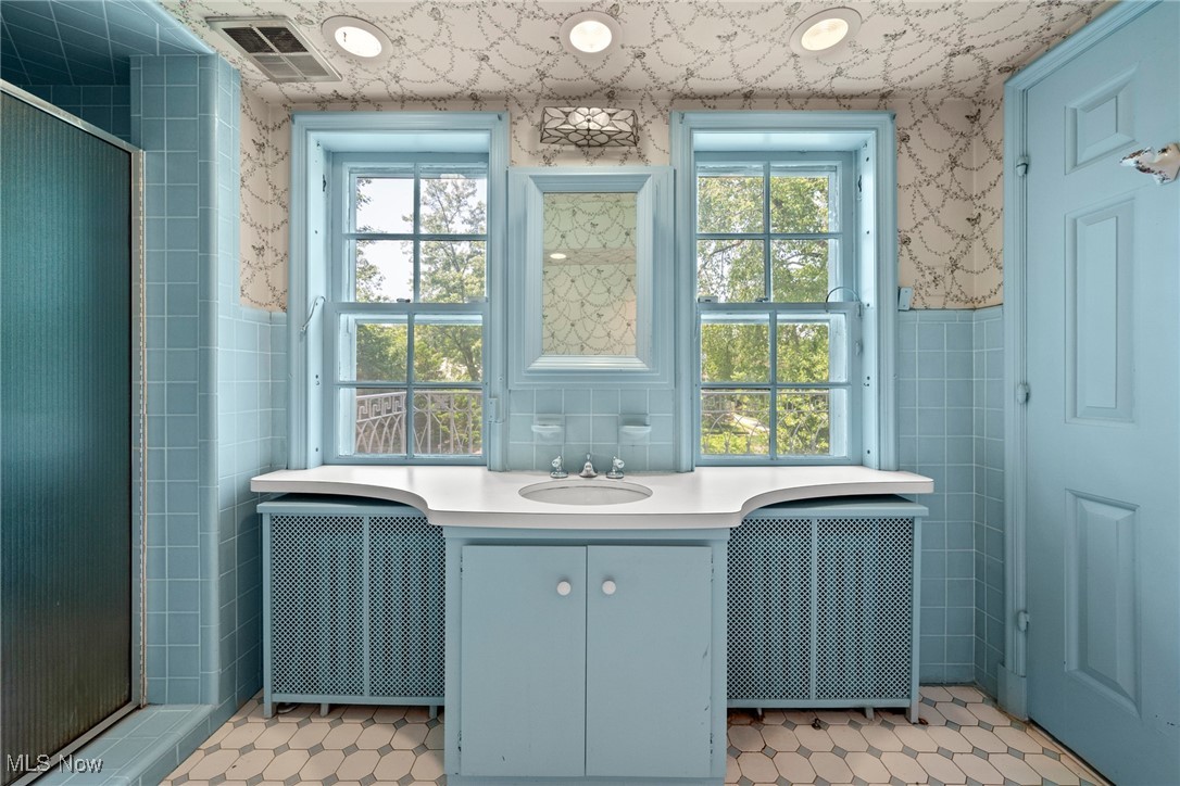 2945 Fontenay Road Cleveland, OH 44120 - Photo 37 of 49 Gallery Image 37
