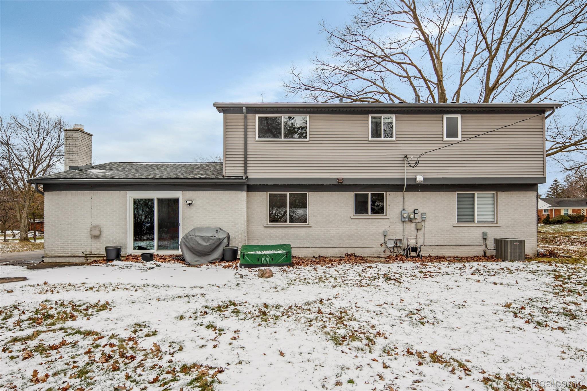 4223 Fieldbrook Road West Bloomfield, MI 48323 - Photo 3 of 31 Backyard w Privacy