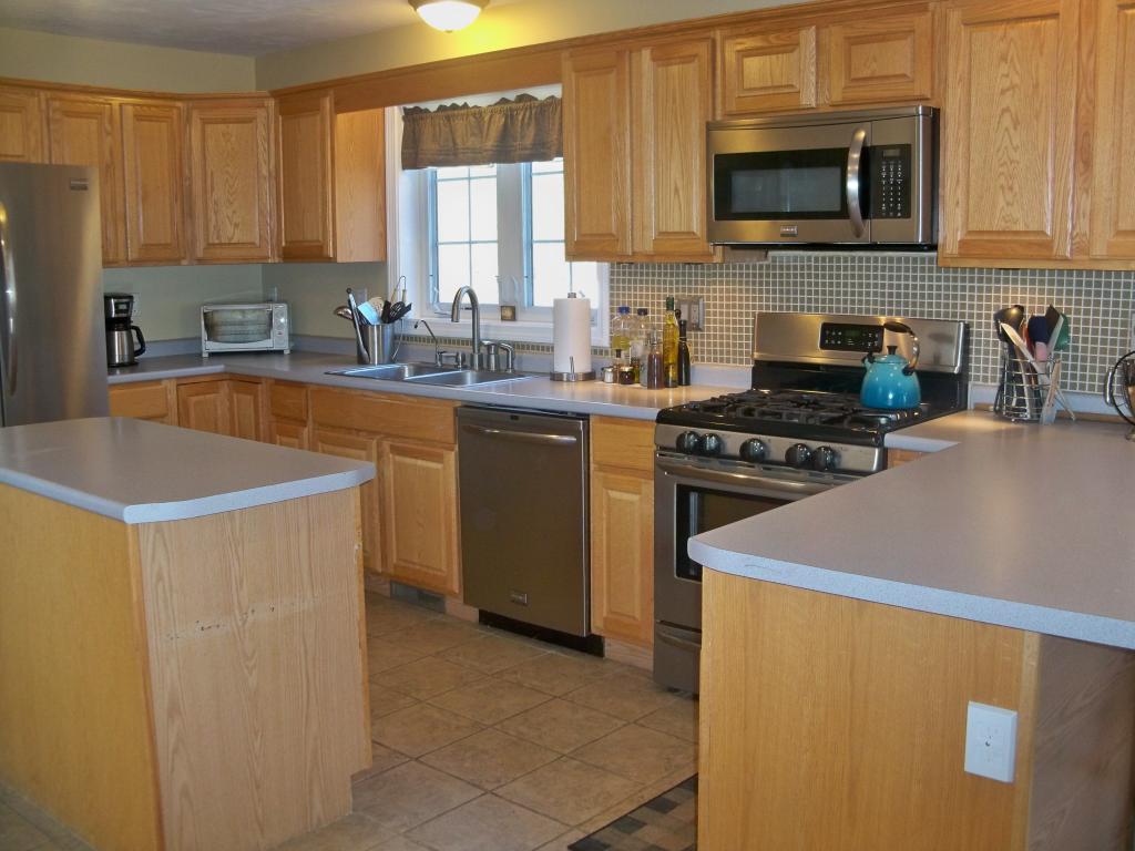 47 Ledge Road Pelham, NH 03076 - Photo 3 of 36