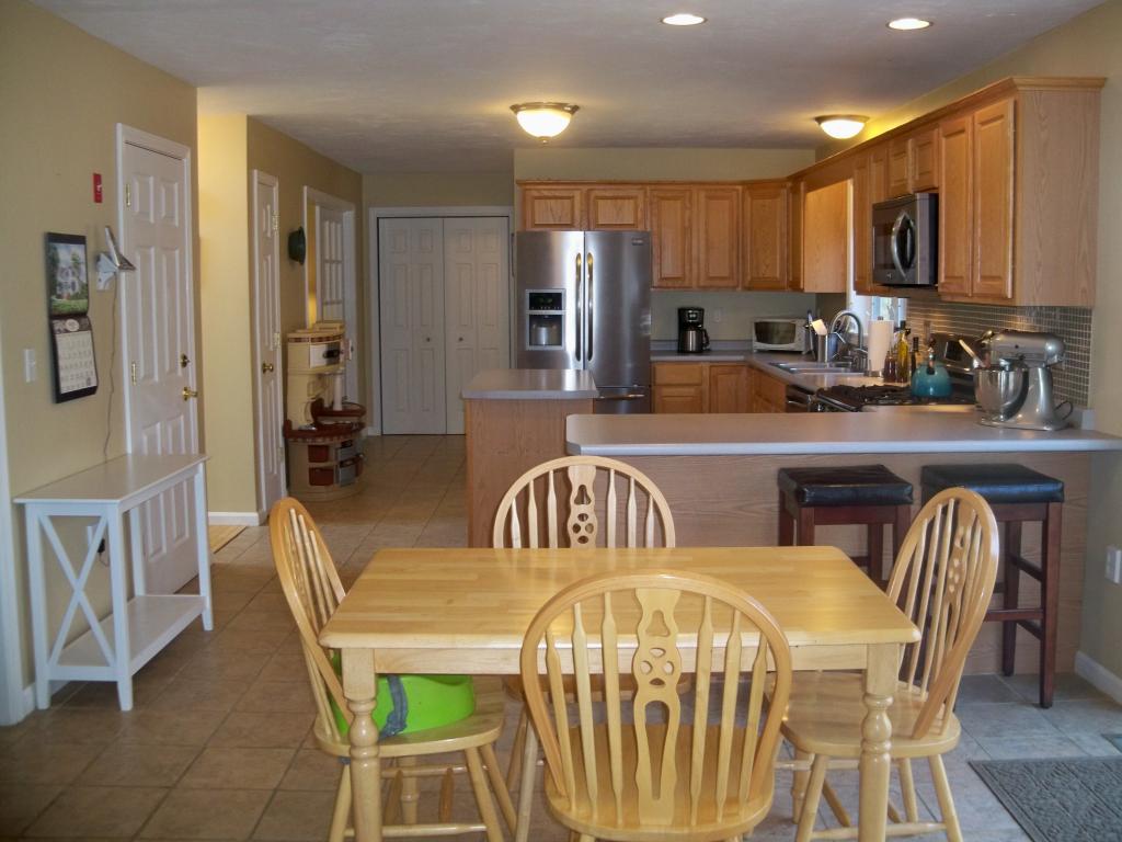 47 Ledge Road Pelham, NH 03076 - Photo 6 of 36