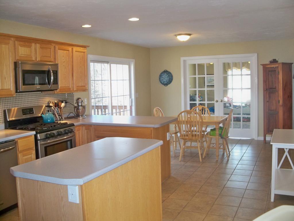 47 Ledge Road Pelham, NH 03076 - Photo 8 of 36