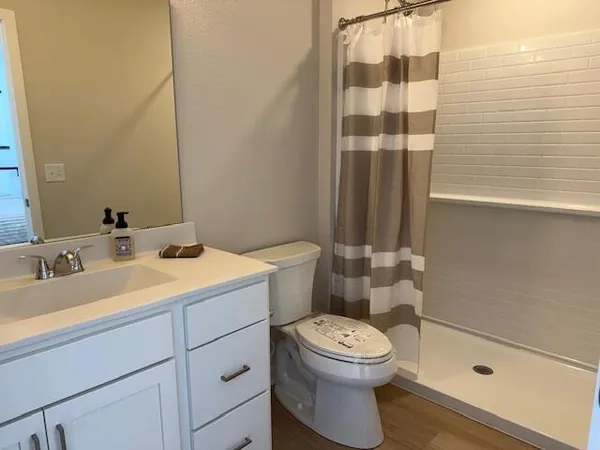 $369,900 | W219-n16270 W219-n16270 Primrose Court, Jackson, WI 53037