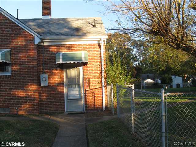 1951 Springdale Road Richmond, VA 23222 - Photo 3 of 12 Other - Side entrance is most convienent for off s