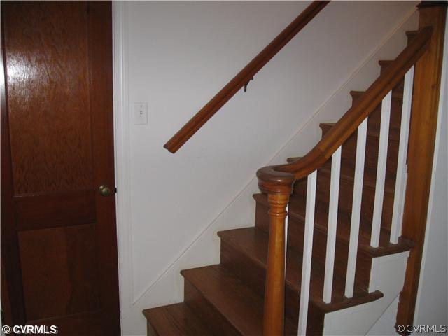 1951 Springdale Road Richmond, VA 23222 - Photo 10 of 12 Foyer - Wonderful stained woodwork throughout home