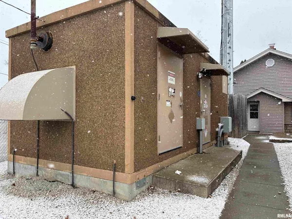 $129,900 | 3316 Avenue Of The Cities, Moline, IL 61265