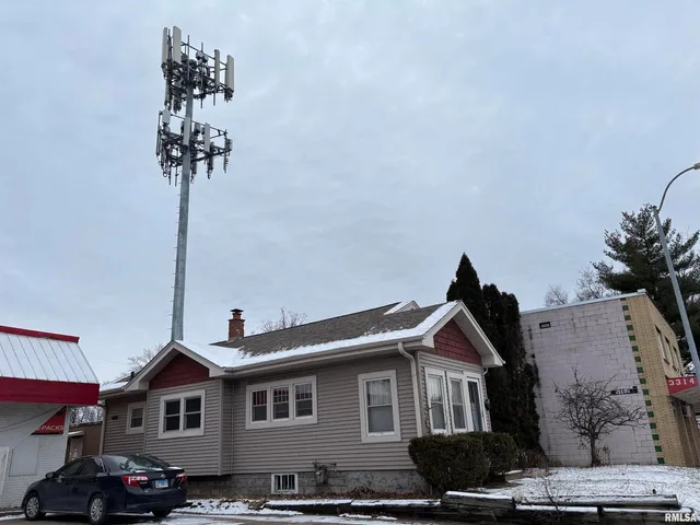 $129,900 | 3316 Avenue Of The Cities, Moline, IL 61265