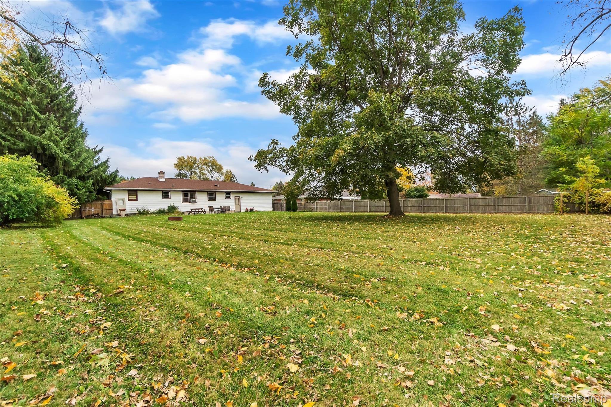 200 Elms Road Flushing, MI 48433 - Photo 29 of 33 32-200 S Elms-WindowStill-Real-Esta.jpg