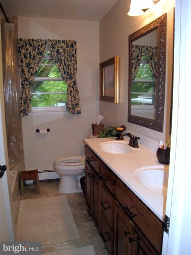 8505 Overbrook Road Fairfax, VA 22031 - Photo 5 of 26 Bath