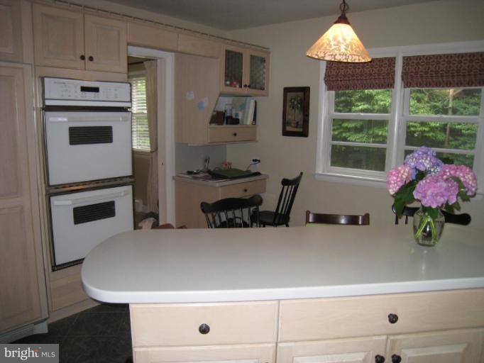 8505 Overbrook Road Fairfax, VA 22031 - Photo 8 of 26 Kitchen