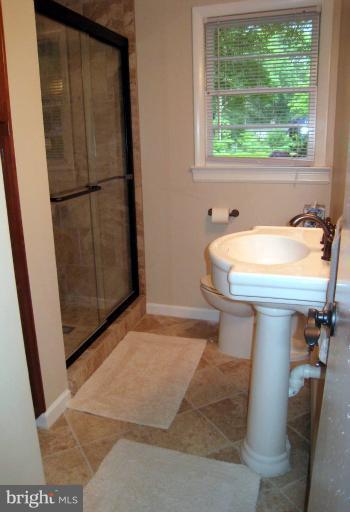 8505 Overbrook Road Fairfax, VA 22031 - Photo 9 of 26 Bath
