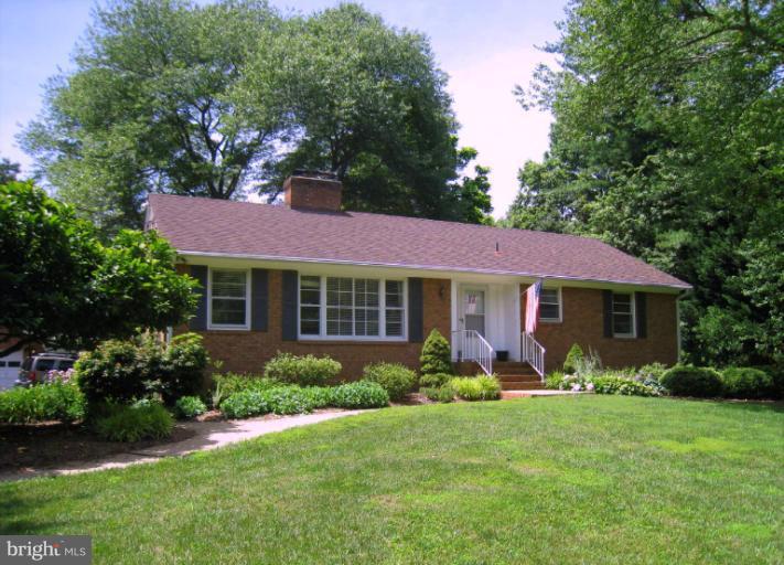 8505 Overbrook Road Fairfax, VA 22031 - Photo 10 of 26 Exterior (Front)