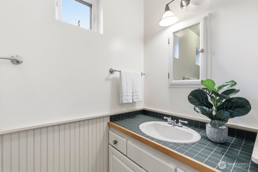 108 North 54th Street Seattle, WA 98103 - Photo 23 of 36