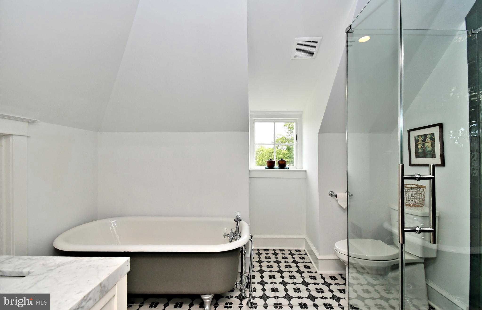 19 Croton Road Wayne, PA 19087 - Photo 49 of 64 Lev. 3 Bath w/Claw tub