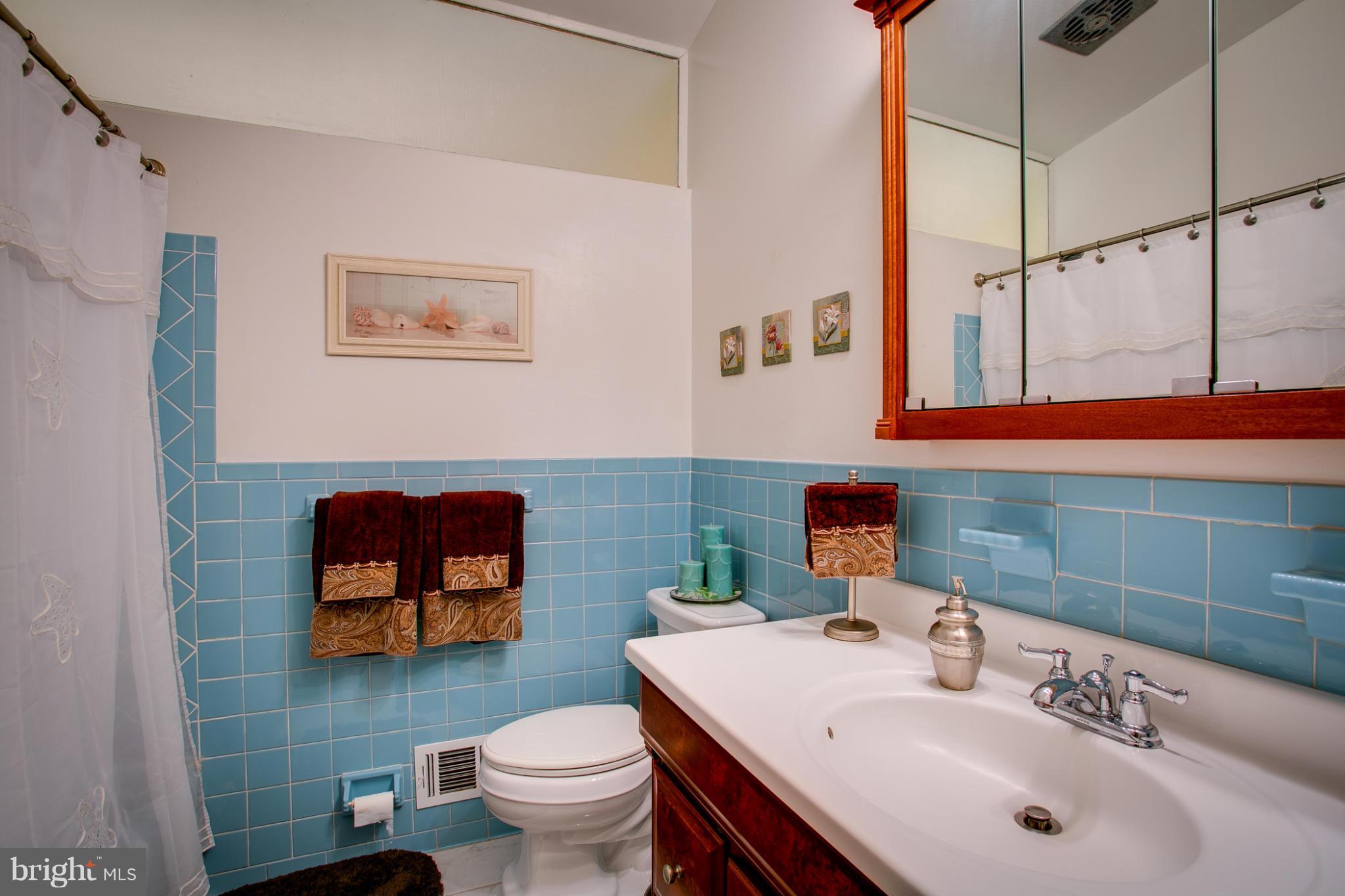 802 Hopewood Road Baltimore, MD 21208 - Photo 14 of 27 Hall Bathroom