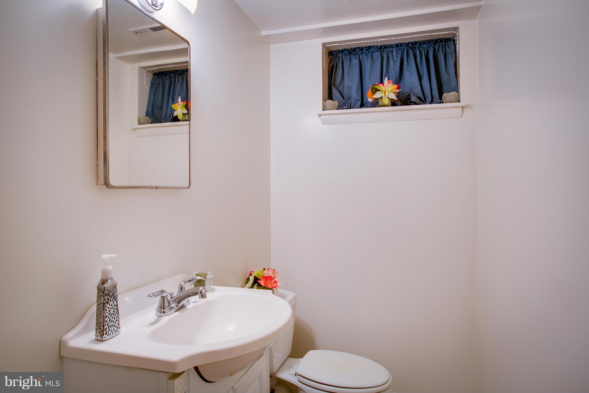 802 Hopewood Road Baltimore, MD 21208 - Photo 21 of 27 Bath