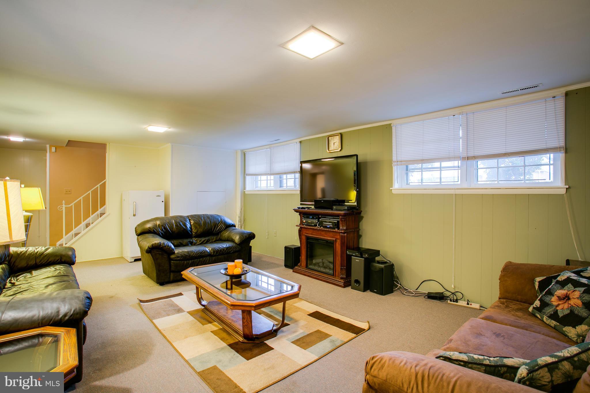 802 Hopewood Road Baltimore, MD 21208 - Photo 25 of 27 Family Room