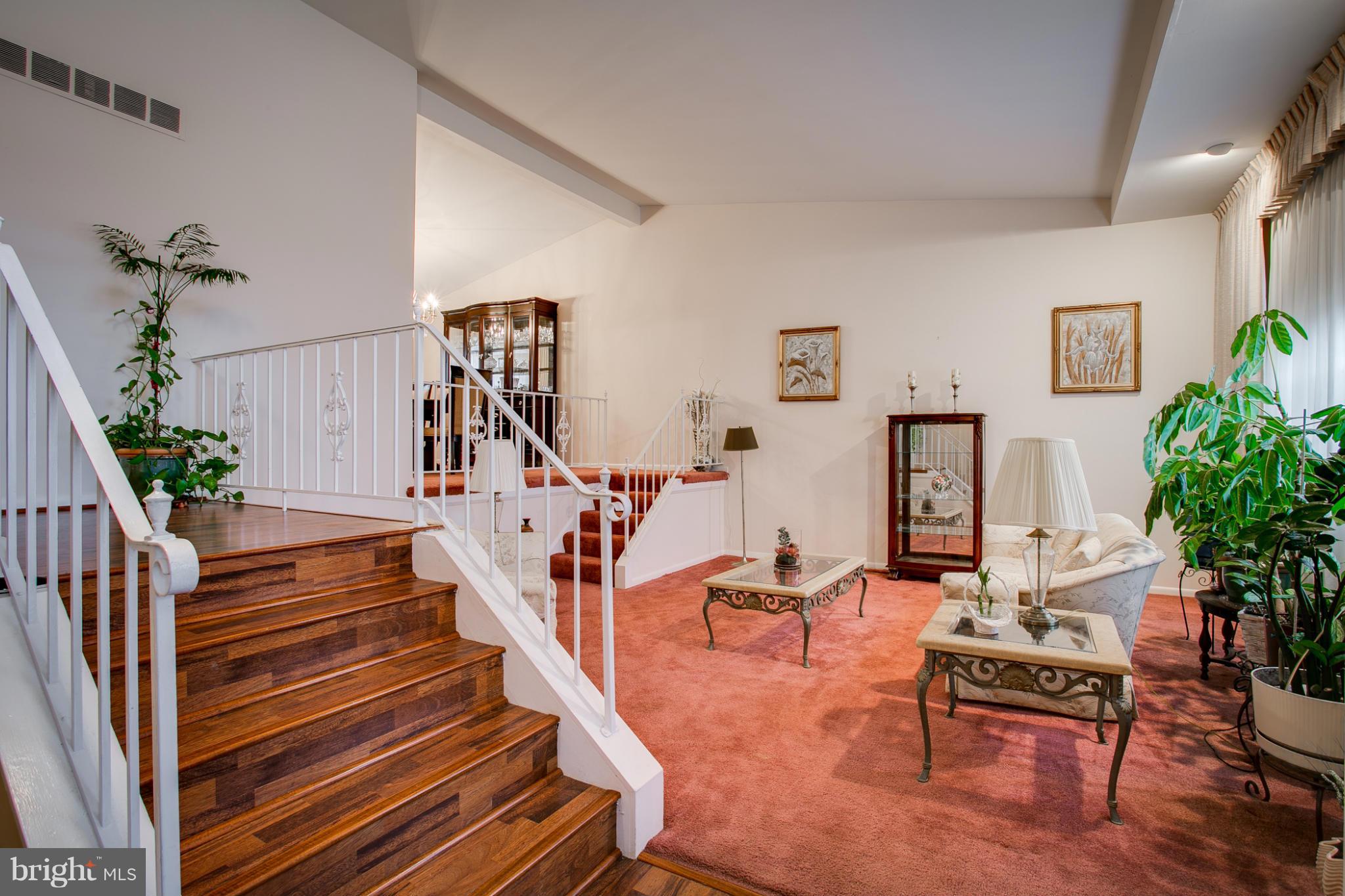 802 Hopewood Road Baltimore, MD 21208 - Photo 5 of 27 Spacious Living Room