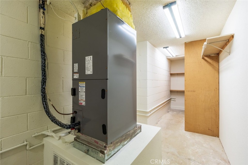 514 North Isabel Street, Unit C Glendale, CA 91206 - Photo 26 of 36 a bathroom with a shower