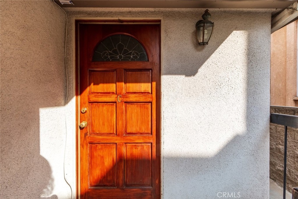 514 North Isabel Street, Unit C Glendale, CA 91206 - Photo 5 of 36