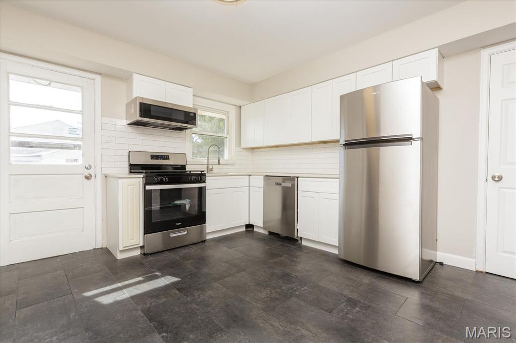 968 Buckeye Drive St. Louis, MO 63135 - Photo 3 of 36