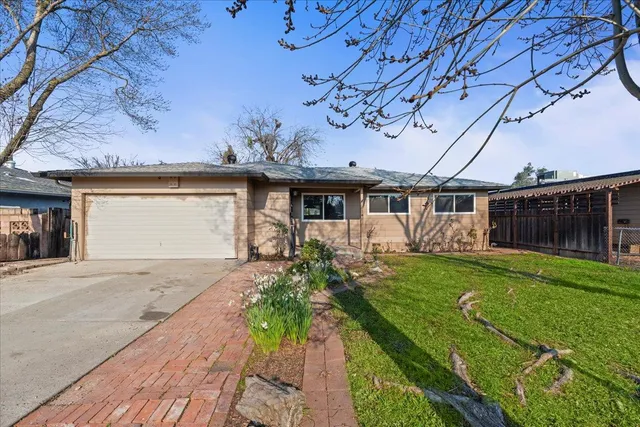 $459,000 | 221 West Pearl Avenue, Stockton, CA 95207