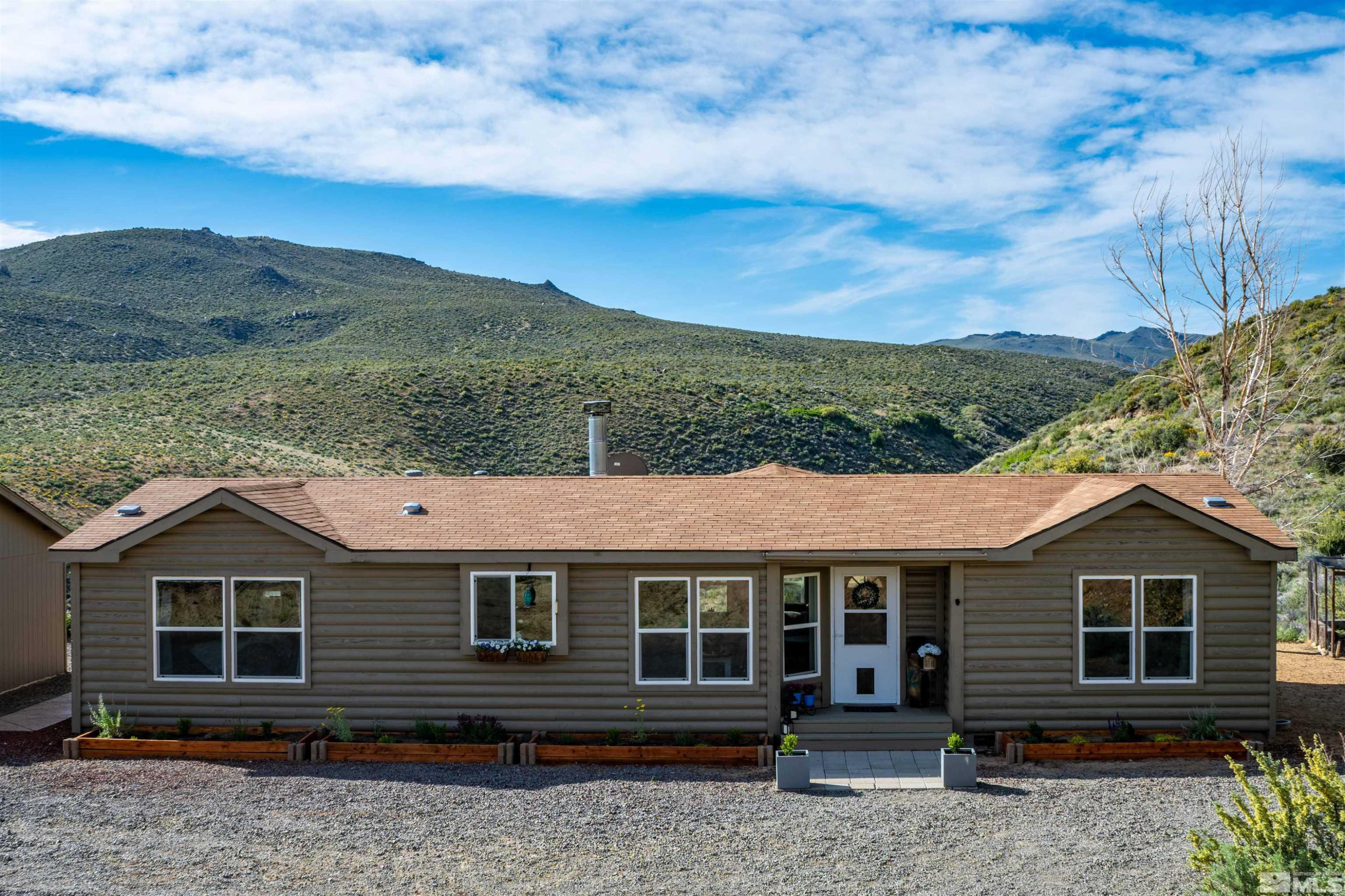 a view of a house with a yard