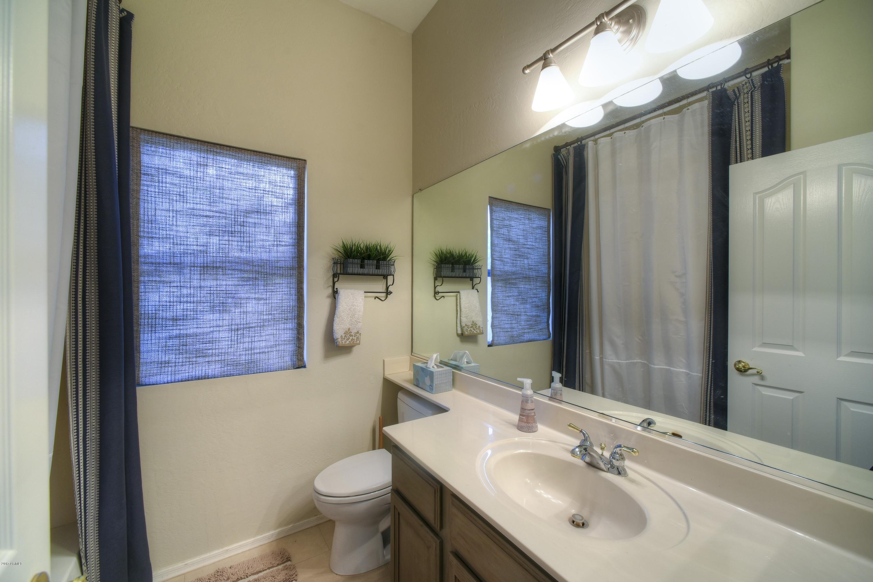 4520 East Swilling Road Phoenix, AZ 85050 - Photo 12 of 16 012_Bathroom
