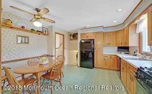 18 Dale Road Middletown, NJ 07748 - Photo 14 of 48 a very nice looking dining room with a table and chairs