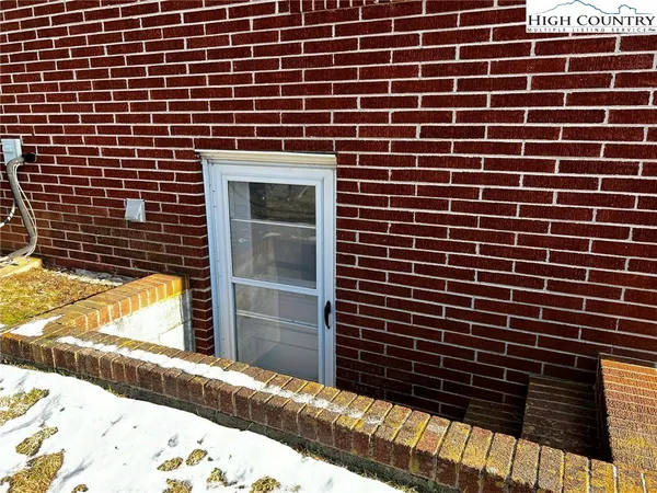 $324,500 | 290 Riverview Drive, Sparta, NC 28675