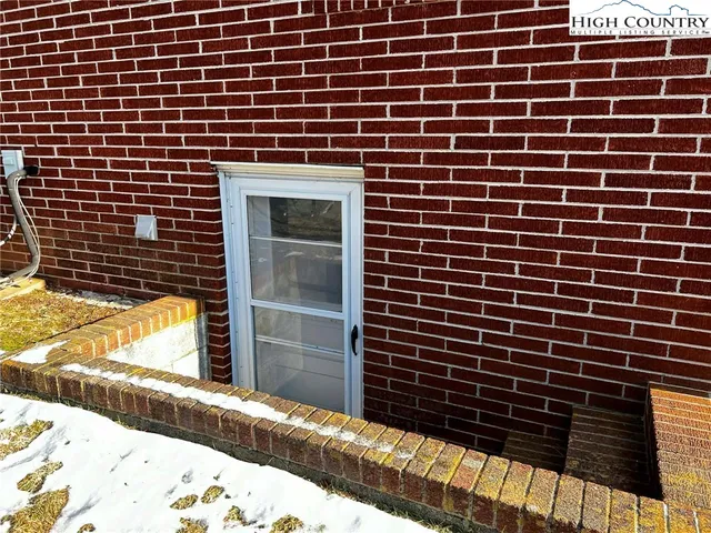 $324,500 | 290 Riverview Drive, Sparta, NC 28675