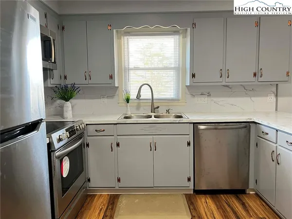 $324,500 | 290 Riverview Drive, Sparta, NC 28675