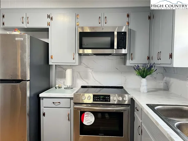 $324,500 | 290 Riverview Drive, Sparta, NC 28675