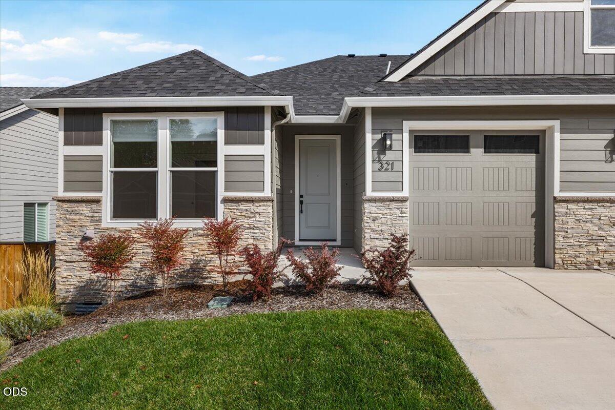 321 Arrowhead Trail Eagle Point, OR 97524 - Photo 4 of 35 Gallery Image 4