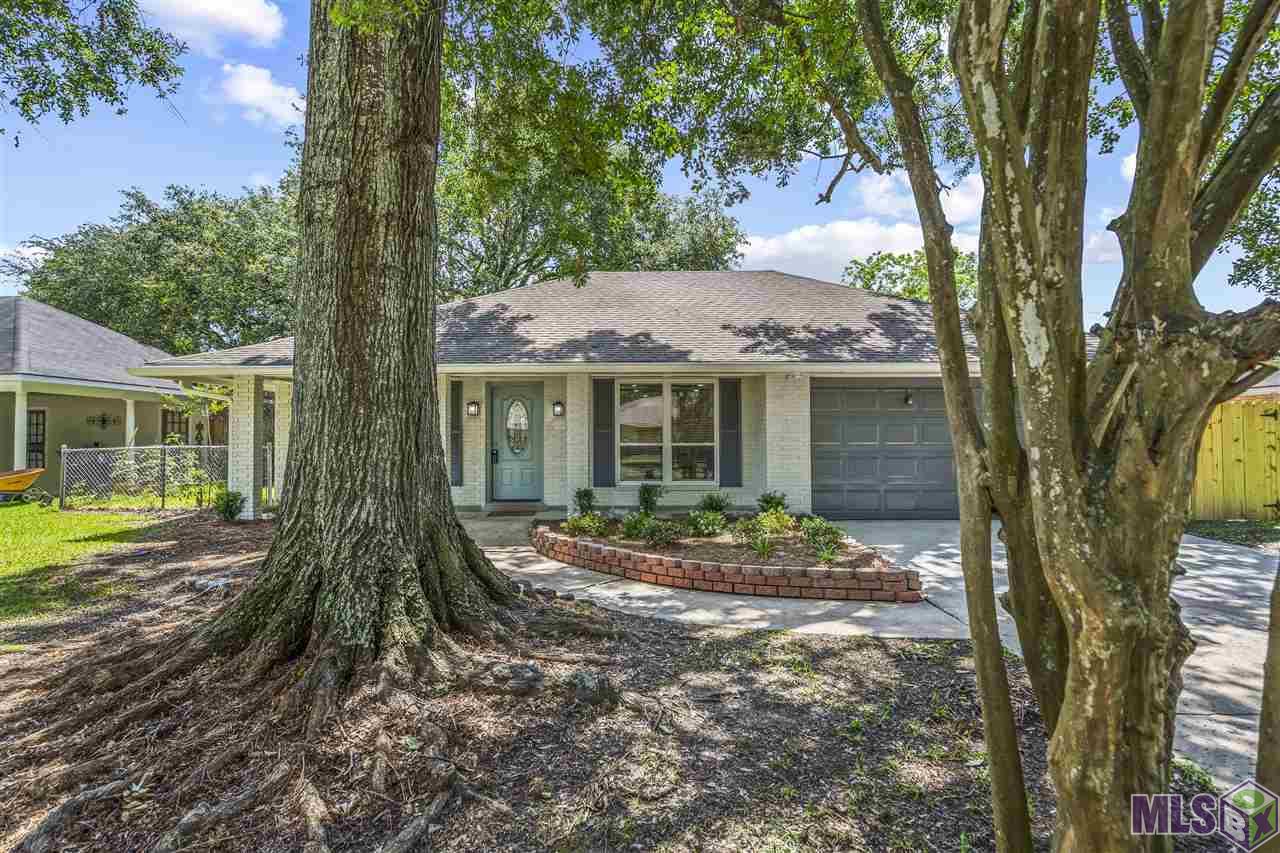 9423 Wesson Street Baton Rouge, LA 70809 - Photo 3 of 28 Completely Updated 4 Bedroom 2 Bath Home