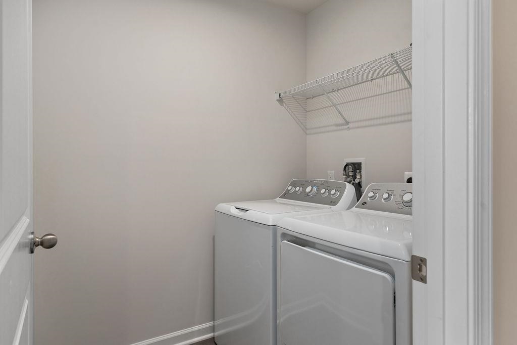 124 Walsh Lane Waynesboro, VA 22980 - Photo 33 of 42 a utility room with dryer and washer