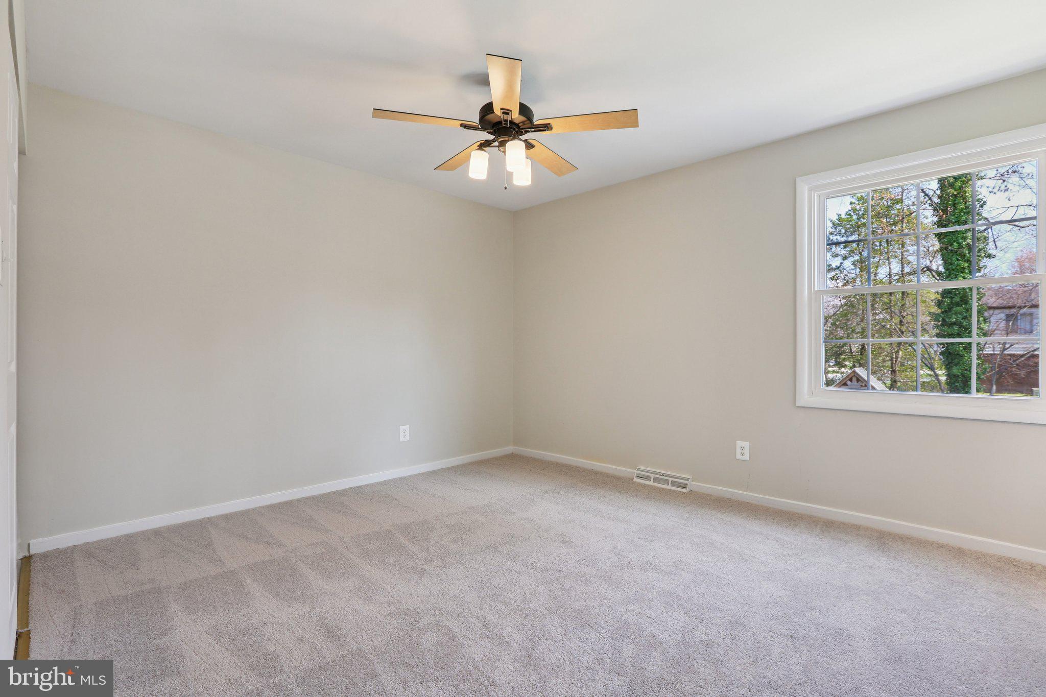 5415 Thunder Hill Road Columbia, MD 21045 - Photo 20 of 54 an empty room with a window