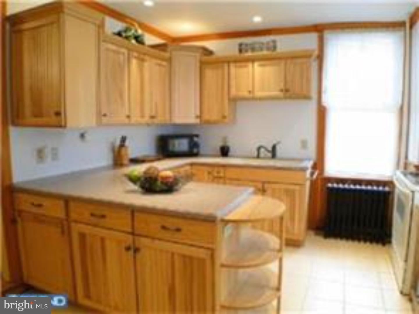 129 Maplewood Road Riegelsville, PA 18077 - Photo 3 of 13 a kitchen with a sink and cabinets