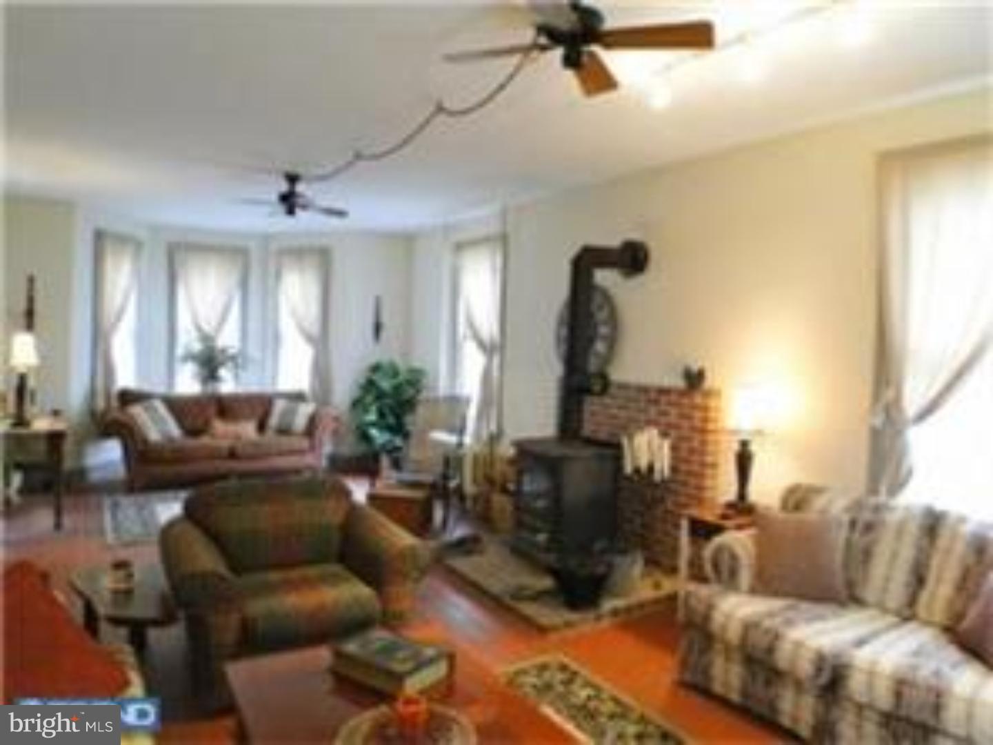 129 Maplewood Road Riegelsville, PA 18077 - Photo 5 of 13 a living room with furniture
