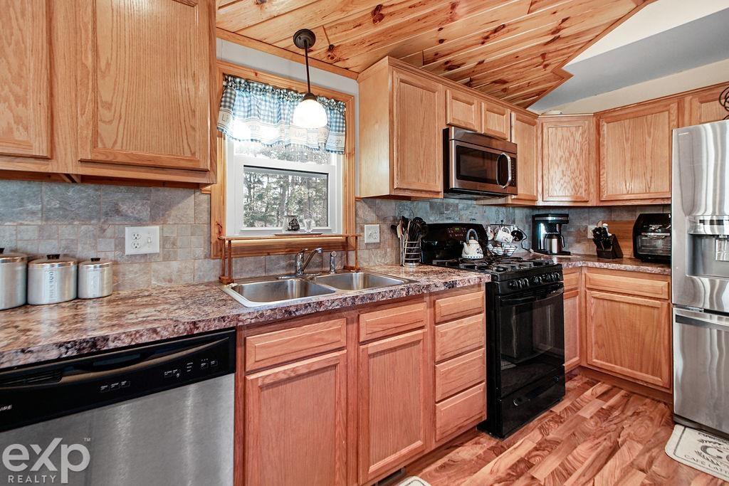 2628 Michigan Road Port Huron, MI 48060 - Photo 7 of 24 50101595-6.JPG