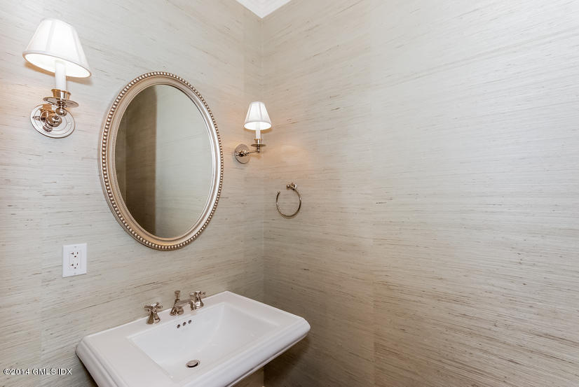 31 Owenoke Way Riverside, CT 06878 - Photo 13 of 25 Powder Room 2